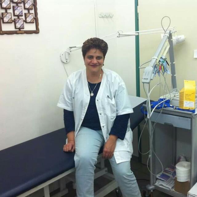 חן ריגלר בעבודתה כאחות פרטית